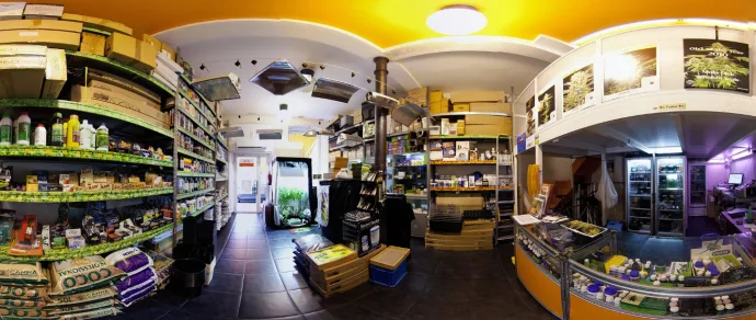 Photograph of a shop or exhibition: The history of Pot Sistemak: Dinafem and HSO
