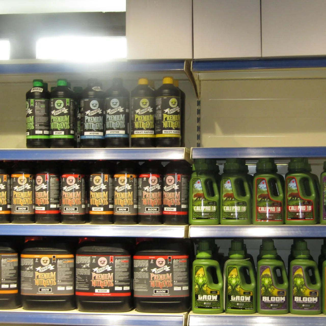 Product shelves at Toprakvesu.